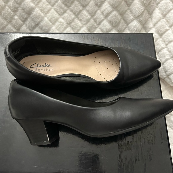 Clarks Kitten Heels - Picture 7 of 11